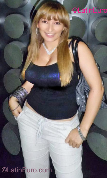 Date this pretty Colombia girl Sandra from Bogota CO9308