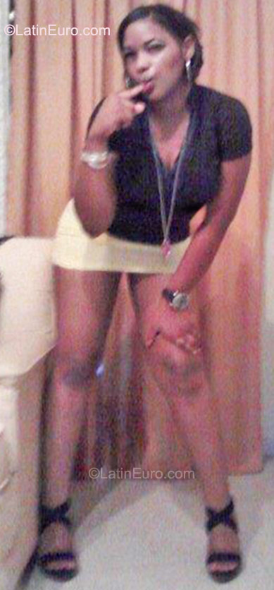Date this hot Dominican Republic girl Paola from Hato Mayor Del Rey DO10371