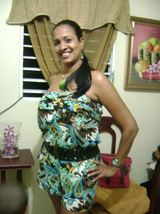 Date this hot Dominican Republic girl Berenise from Santiago DO10372
