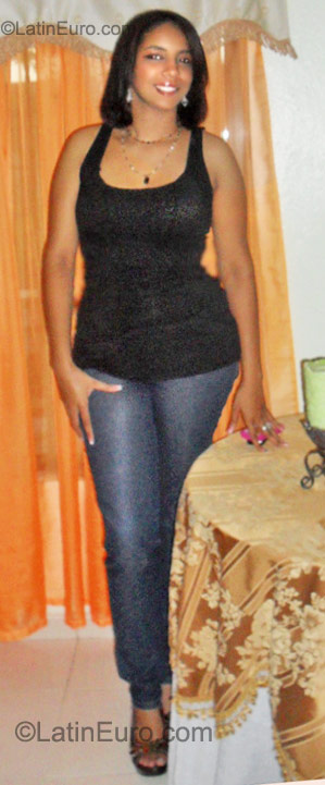 Date this hard body Dominican Republic girl GREY from La Vega DO10411