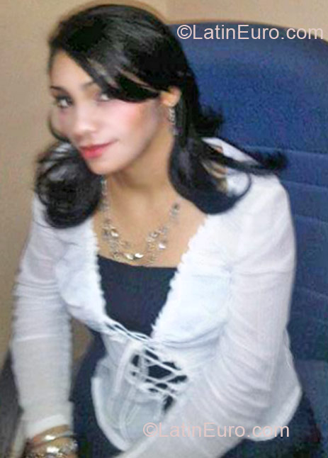 Date this tall Dominican Republic girl Michelle from Santo Domingo DO10417