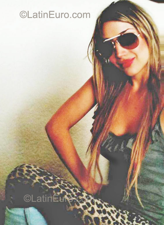 Date this good-looking Colombia girl Lninomor1996 from Bogota CO9410
