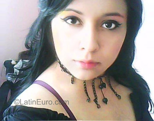 Date this voluptuous Colombia girl Jeimy from Bogota CO9446