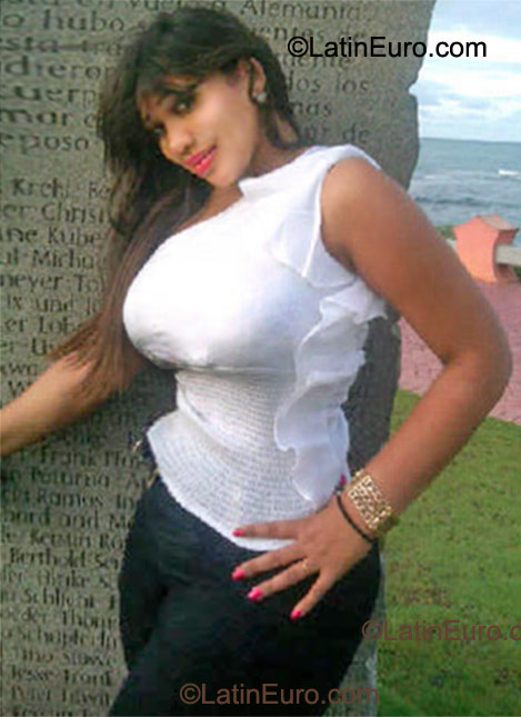 Date this foxy Dominican Republic girl Rossy from La Vega DO10444