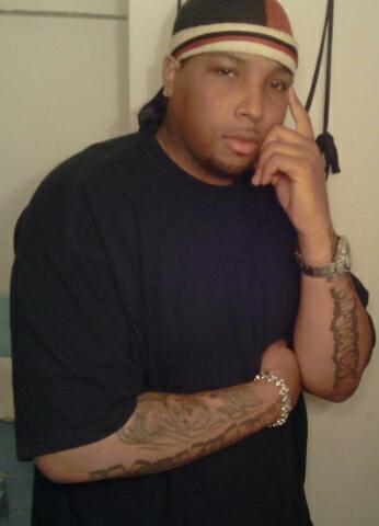 Date this hot United States man Divine from Jamaica US12376