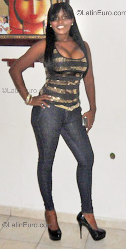 Date this stunning Dominican Republic girl Ingri from Santo Domingo DO10480