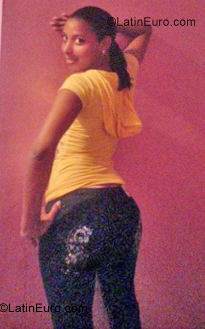 Date this good-looking Dominican Republic girl Milly from Santo Domingo DO10500