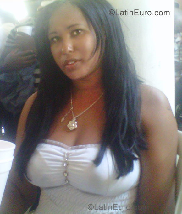 Date this hard body Dominican Republic girl Rosel from Azua DO10501