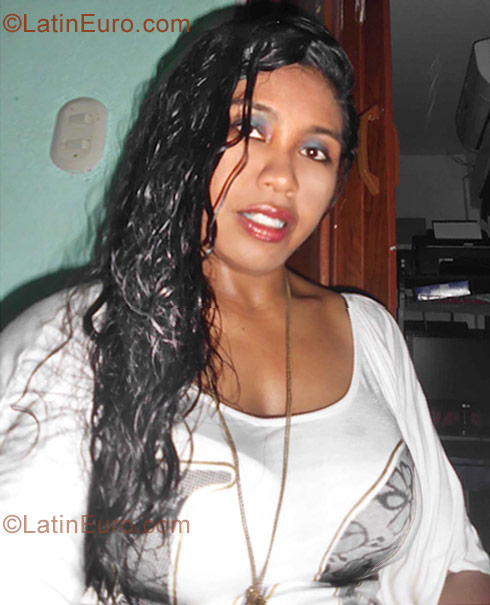 Date this hard body Colombia girl Ana from Cartagena CO9523