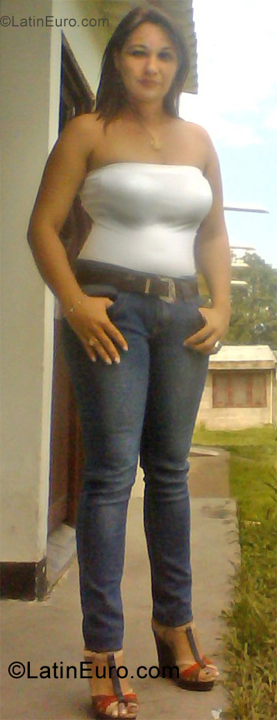 Date this sensual Colombia girl Constanza from Garzon CO9532