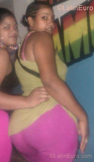 Date this gorgeous Dominican Republic girl Wanda from Santo Domingo DO10516