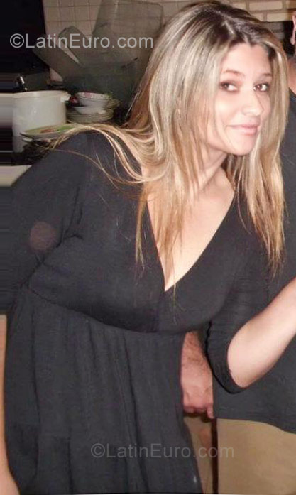 Date this gorgeous Brazil girl Armanda from Brasilia BR6398