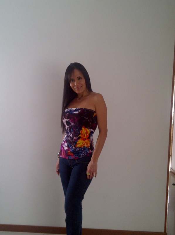 Date this young Colombia girl Lunitta from Cali CO9551