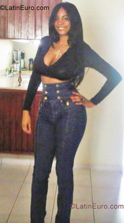 Date this attractive Dominican Republic girl Anali02 from Santo Domingo DO12264