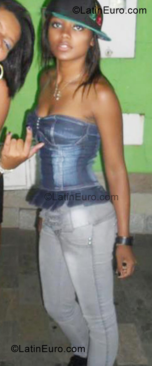 Date this pretty Brazil girl Mykaellen from Belo Hotizonte BR6439