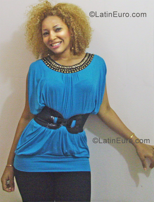 Date this sensual Dominican Republic girl Yomery from Santiago DO10564