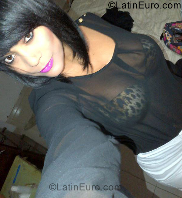 Date this hard body Dominican Republic girl Adi from Santiago DO10579