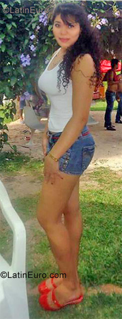 Date this voluptuous Brazil girl Fabricia from Sao Paulo BR6474