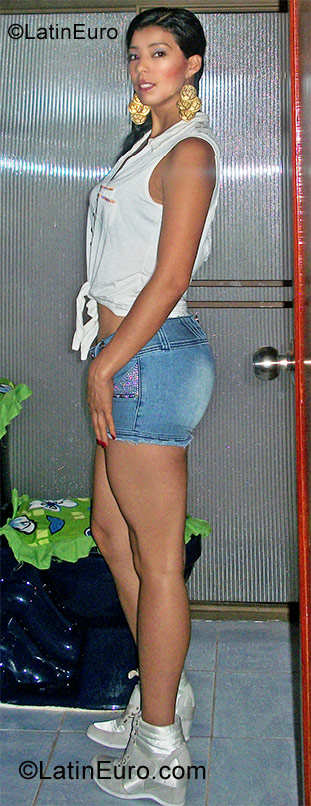 Date this gorgeous Colombia girl Lina Maria from Medellin CO9590