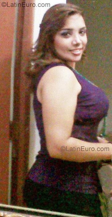 Date this attractive Dominican Republic girl Anyely from Santo Domingo DO10592