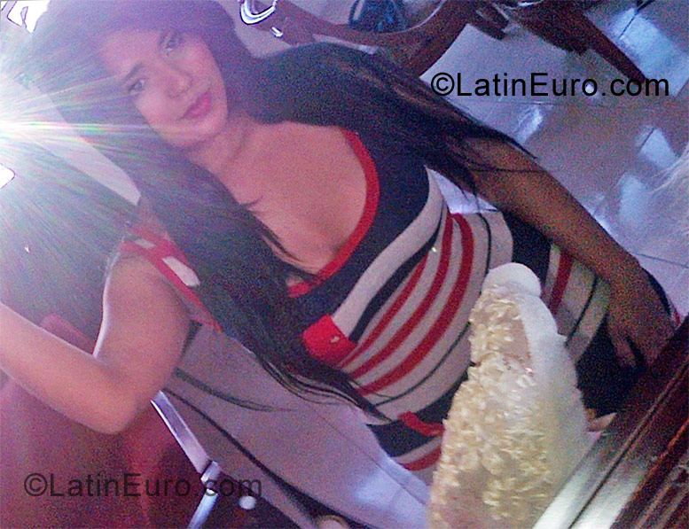 Date this young Colombia girl Mayra from Barranquilla CO9628
