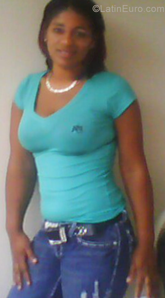 Date this funny Dominican Republic girl Yaira from Santiago DO10615