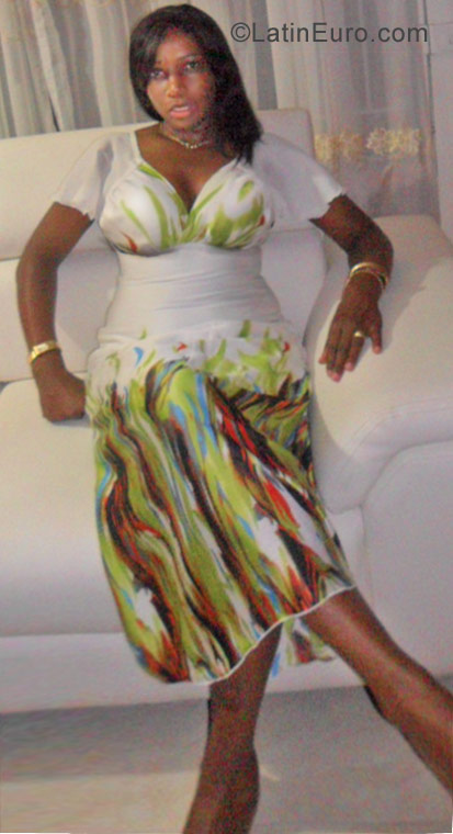 Date this cute Colombia girl Nelly from Cali CO9681