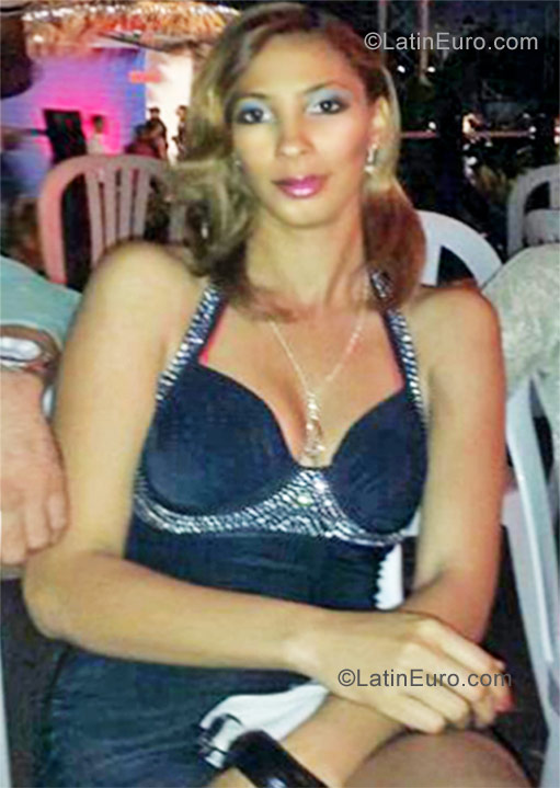 Date this hard body Dominican Republic girl Katherine from Santo Domingo DO10654
