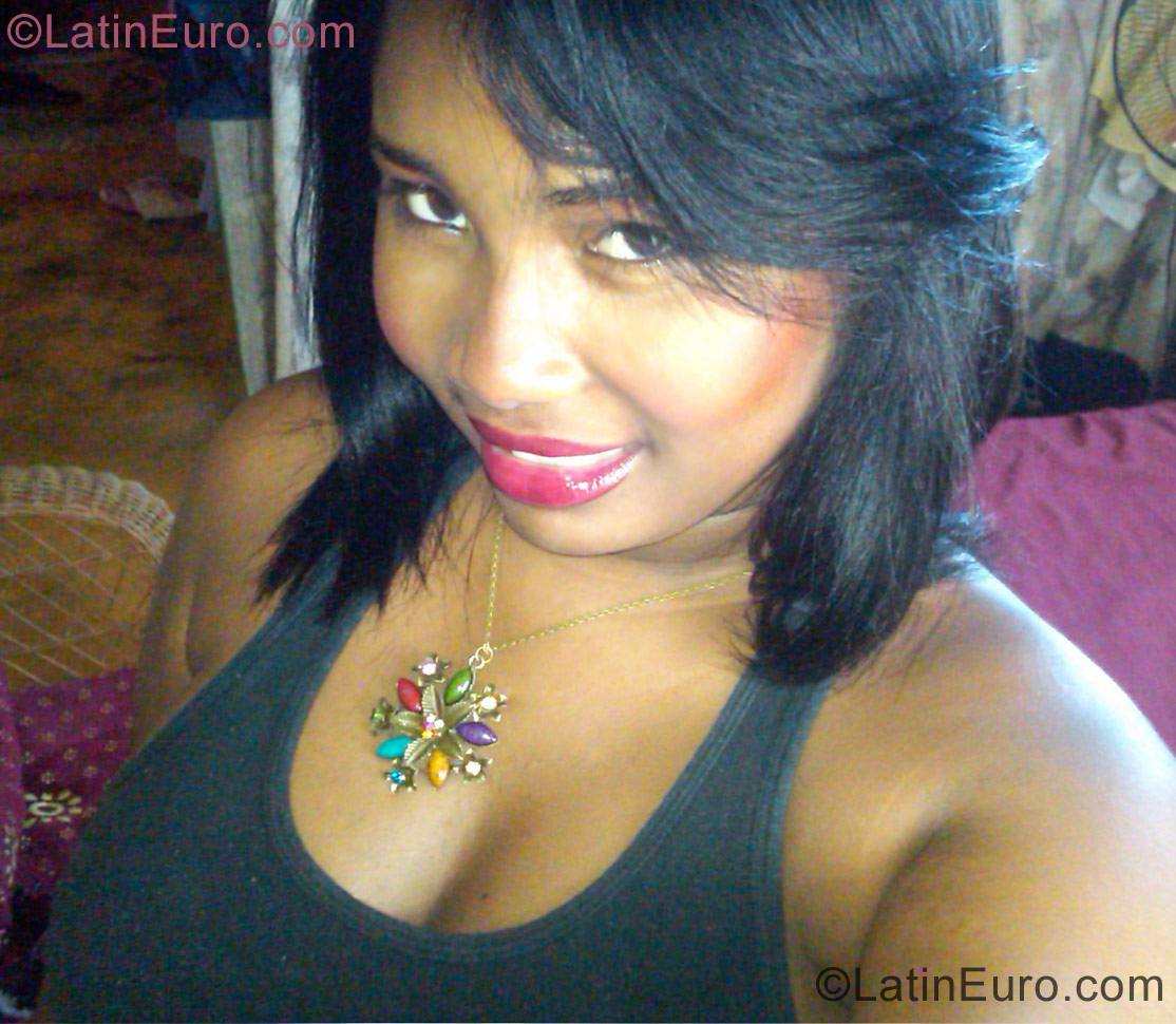 Date this pretty Dominican Republic girl Carol from Puerto Plata DO10658