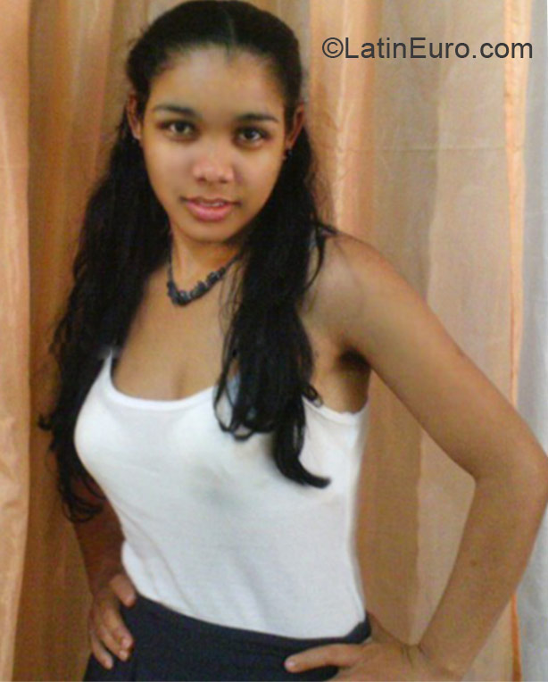 Date this athletic Dominican Republic girl Lamasbella0707 from Santo Domingo DO10671