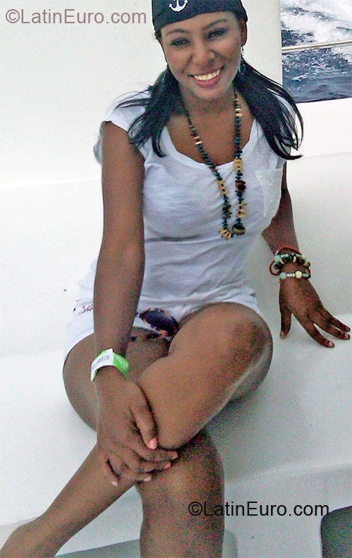 Date this tall Dominican Republic girl Ilsa from Santo Domingo DO10674