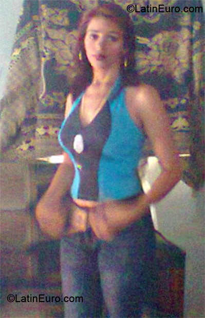 Date this pretty El Salvador girl Yessenia from Sensunepeque SV39