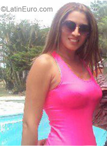 Date this sensual Colombia girl Andrea from Cali CO9741
