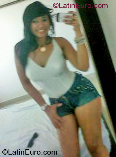 Date this pretty Colombia girl Paola from Barranquilla CO10873
