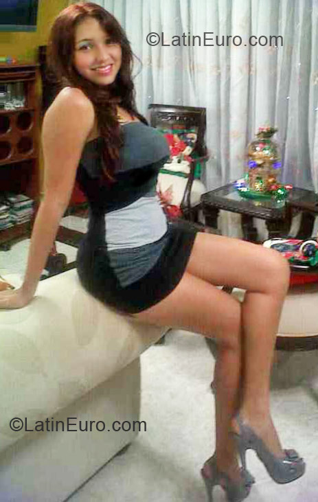 Date this hard body Botswana girl Alguiso from Cali CO9764