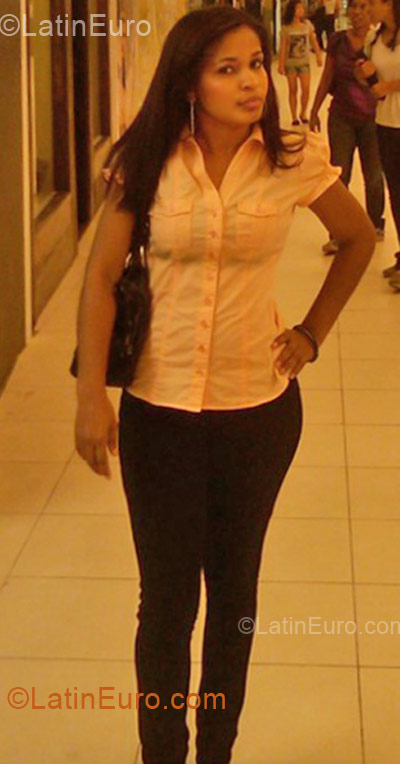 Date this sensual Dominican Republic girl Amaya from Moca DO10728
