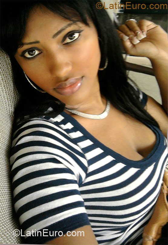 Date this happy Dominican Republic girl Alexa from Santo Domingo DO10744