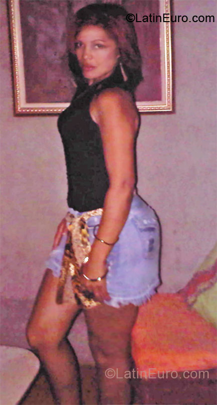Date this athletic Dominican Republic girl Rosa from Santo Domingo DO10746