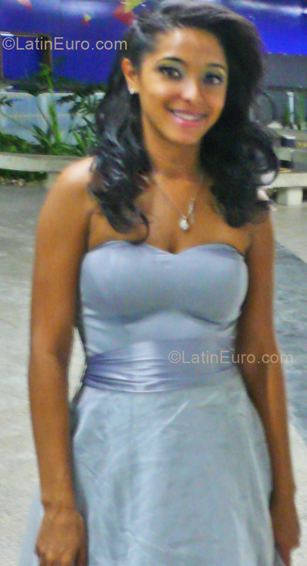 Date this funny Brazil girl Renata from Recife BR6625