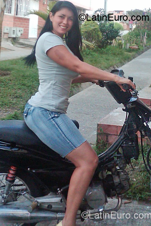 Date this voluptuous Colombia girl Mia from Pereira CO9903