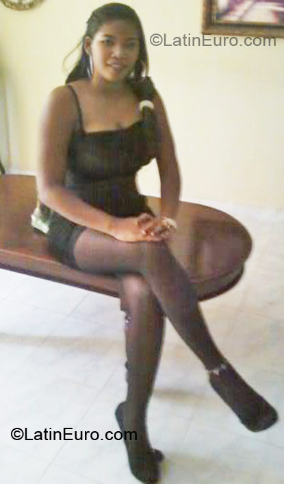 Date this happy Dominican Republic girl Ferreras from Santo Domingo DO14445
