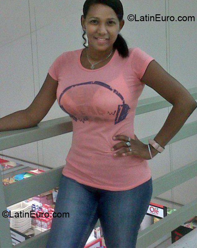 Date this voluptuous Dominican Republic girl Jessica from Santo Domingo DO10869