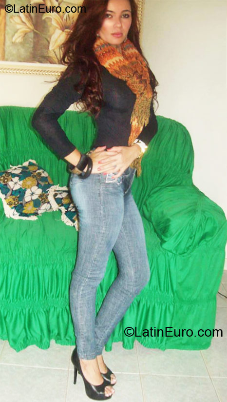 Date this hot Brazil girl Anna Paula from Brasilia BR6650