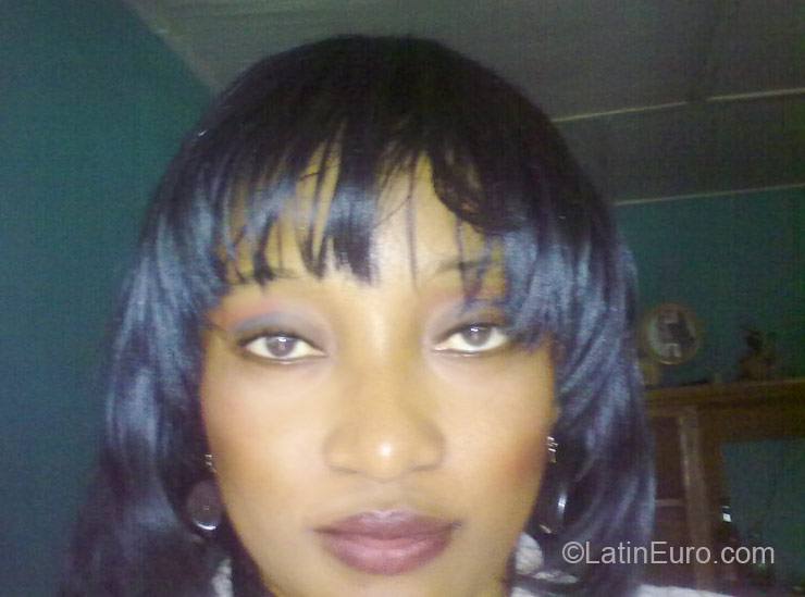 Date this passionate Cameroon girl Sanerges from Yaounde CM128