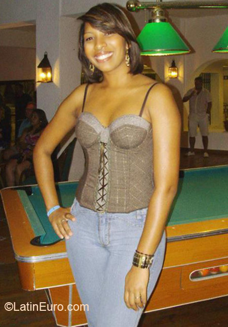 Date this hard body Dominican Republic girl Carolina from Santo Domingo DO10889
