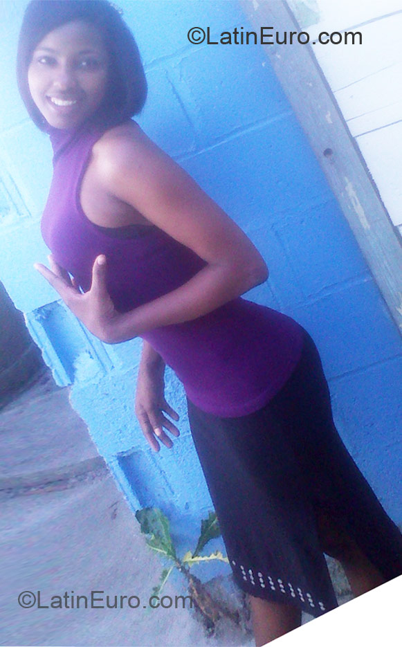 Date this exotic Dominican Republic girl Naiorbi from Santo Domingo DO10921