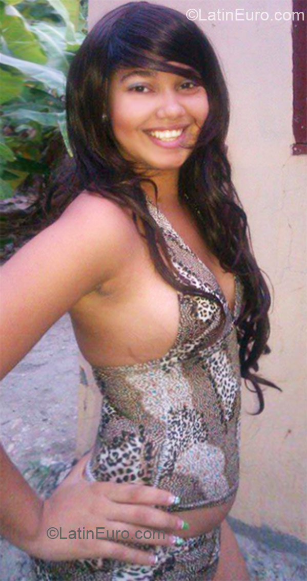 Date this stunning Dominican Republic girl Katherine from Santo Domingo DO10936