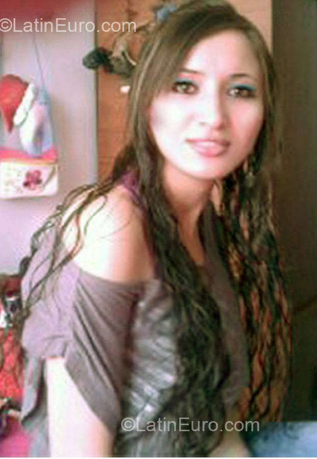 Date this tall Colombia girl Sandra from Bogota CO10089