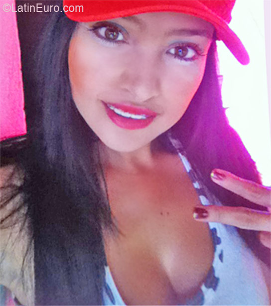 Date this young Colombia girl Maria from Medellin CO10093