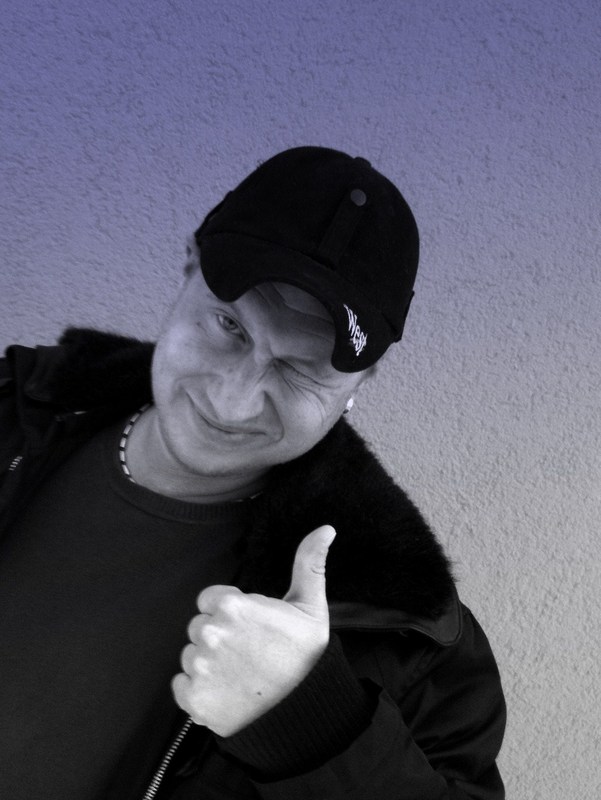 Date this pretty Germany man Robert from Darmstadt DE295